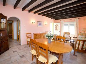 Holiday Home Amber by Interhome