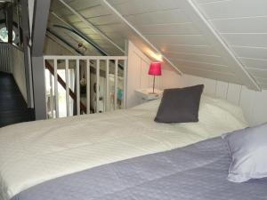 Chalets Chalet Le Bois d'Amour by Interhome : photos des chambres