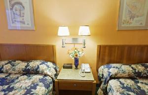 Room with Two Double Beds room in Americas Best Value Inn - Livermore