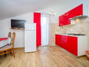 Apartment Hilde Red-9 by Interhome