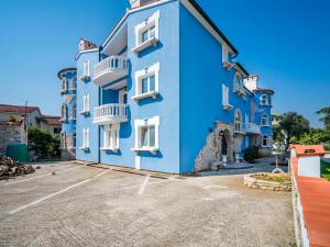 Apartment Hilde Red-10 by Interhome