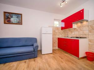 Apartment Hilde Red-8 by Interhome