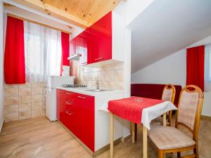 Apartment Hilde Red-11 by Interhome