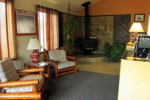 Queen Room with Two Queen Beds room in Color Country Motel