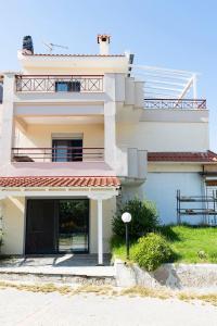 Hanioti Home
