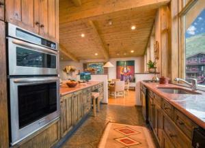 Penthouse with Panoramic Views of Vail Mountain and the Gore Range