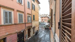 Rental in Rome Scala Deluxe