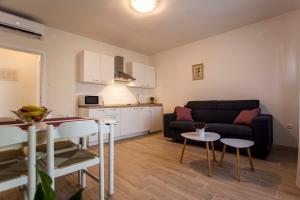 Apartment with terrace and parking