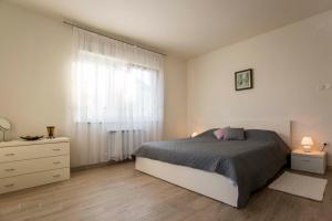 Apartment with terrace and parking