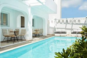 Loizos Stylish Residences Santorini Greece