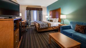 King Room with Kitchenette room in Best Western Plus Seminole Hotel & Suites