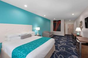 King Room - Smoking  room in Americas Best Value Inn Houston Willowbrook