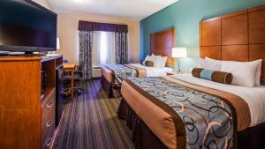 Queen Room with Two Queen Beds room in Best Western Plus Seminole Hotel & Suites
