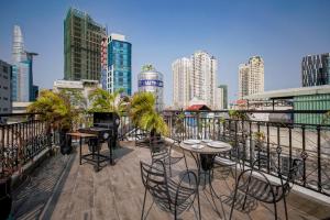 Mira Moon - Calmette