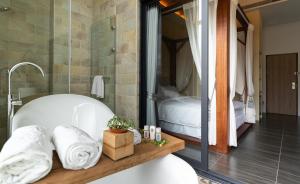 Phòng Deluxe Giường Đôi Có Bồn Tắm (Deluxe Double Room with Bath)