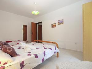 Apartments Davor 1676