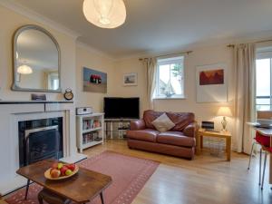 Bright Holiday Home in Whitstable Kent with Private Parking