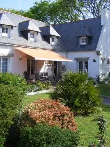 Maison classée 3 étoiles, grand jardin clos au calme Proche centre ville, 10 min des plages - Langéréguin