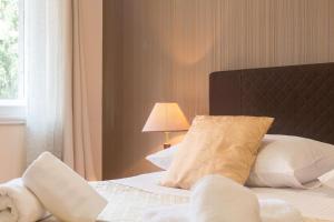 Golden Split Rooms
