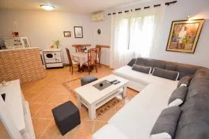 Apartment Buki - Škaljari