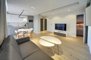 Przytulne i Nowoczesne Apartamenty Sun Seasons 24 w Dziwnowie z Parkingiem by Noclegi Renters