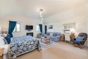 Deluxe One-Bedroom Apartment - Pet Friendly room in Canaston Oaks