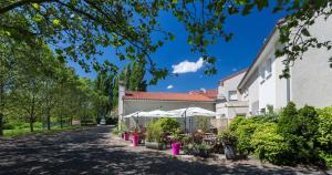 Hotels LOGIS Hotel Le Moulin Des Gardelles : photos des chambres