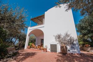 Chata Panoramic Caprese Villa with garden near Grotta Azzurra Anacapri Itálie