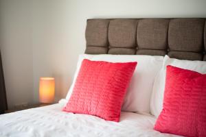 3 Bedrooms, Parking & Courtyard