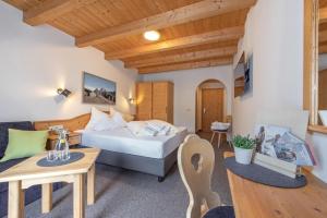 Double Room with Balcony room in Hotel Torgglerhof