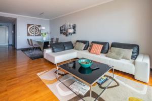 Oceanside Terrace Apartment by Holiday Rental Madeira