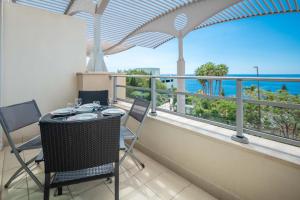Oceanside Terrace Apartment by Holiday Rental Madeira