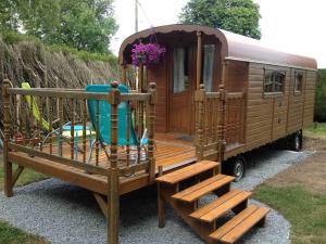 Maisons de vacances Roulotte du Petit Bois : photos des chambres