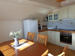 Vaznik Farm House Apartments 