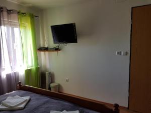 Vaznik Farm House Apartments