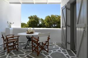 Three-Bedroom House room in Santa Flora 3 Bedroom House â Parikiaâs Edge
