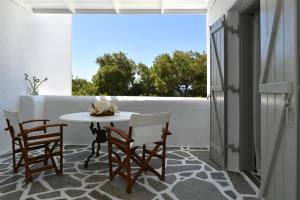 Santa Flora 3 Bedroom House â Parikiaâs Edge Paros Greece