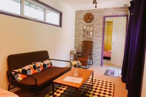 Yellow Cube at Lumut Cube Homestay Kontena