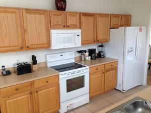 Your perfect family holiday! Private pool, Games Room, 12 Mins to Disney