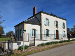 Luxurious Mansion in Verneuil with Fenced Garden