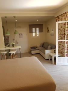 Angels Pool Studios and Apartments