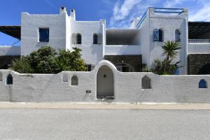 Santa Flora 3 Bedroom House â Parikiaâs Edge Paros Greece