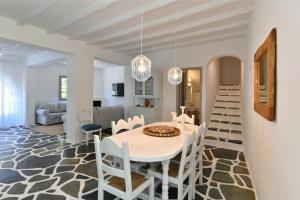 Santa Flora 3 Bedroom House â Parikiaâs Edge Paros Greece