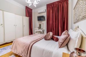 Acropolis deluxe Apt.(Must)