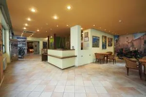 蒙特塞拉特酒店 - 维拉弗兰卡宾纳戴斯