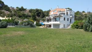 Beautiful house by the sea,Loutraki Skaloma. Korinthia Greece