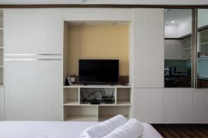 City View Studio Apartment at Tamansari La Grande By Travelio