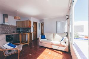 Canary casita next to the Atlantic Ocean