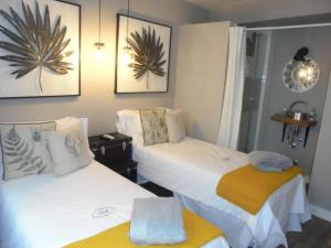 Double Room with Private External Bathroom room in Hostal Tak