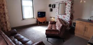 One-Bedroom Apartment / Second floor room in Oakville Apartments